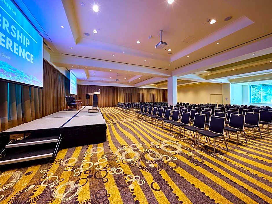 Pullman Reef Hotel Casino