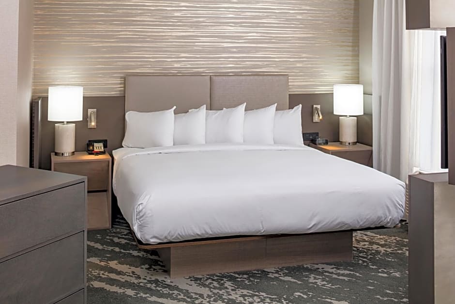 DoubleTree by Hilton Boston Logan Airport Chelsea