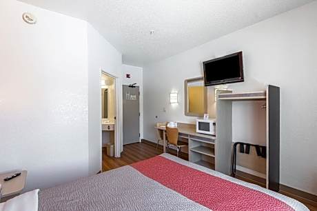 Queen Room - Disability Access - Roll in Shower