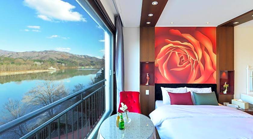 Moonlight Blue Pension