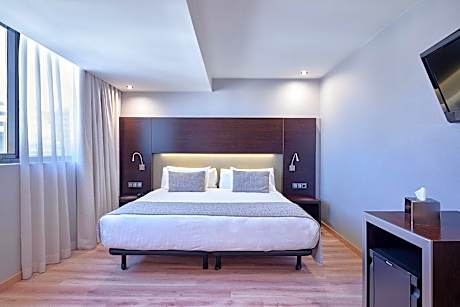 Deluxe Room with Hot Tub