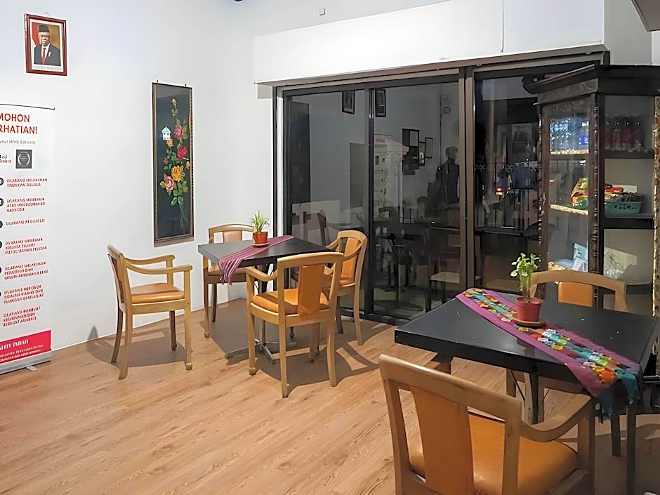 RedDoorz Plus @ Alun Alun Nganjuk