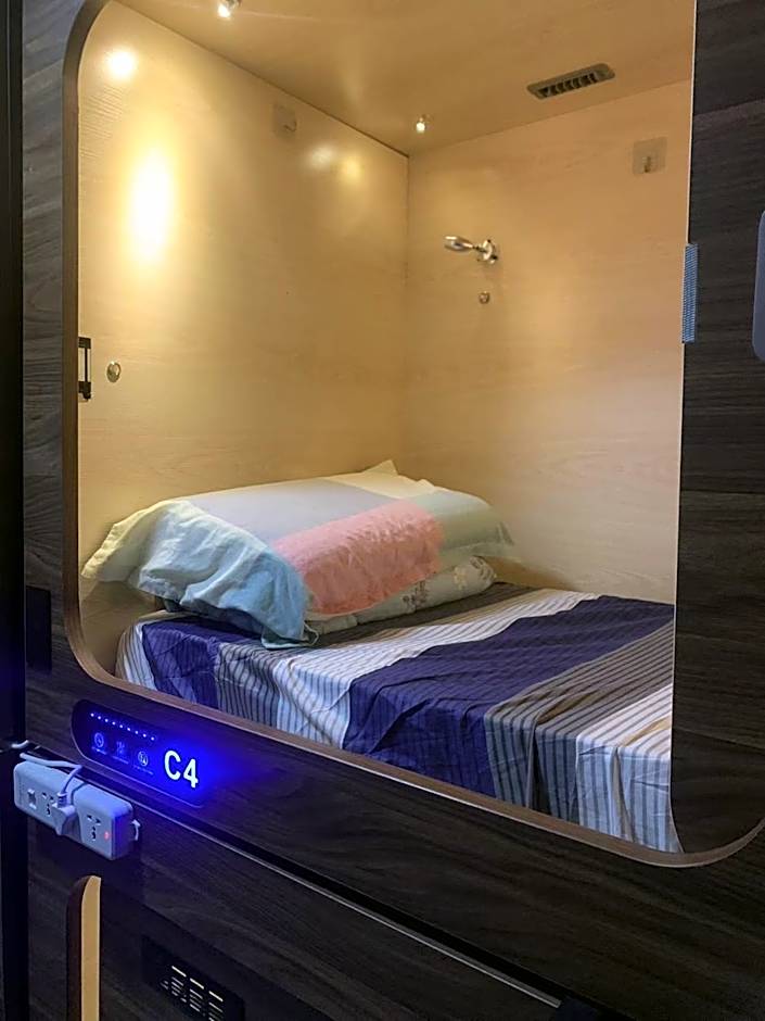 Sleep Cubee Hostel