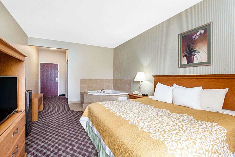 Photo 1 of 1 of 1 Queen Bed, Nonsmoking
