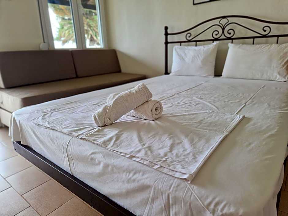 On the wave studios Spitakia sto kyma