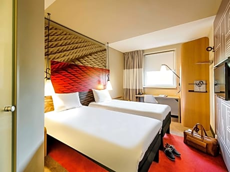 Standard Room with 2 single beds