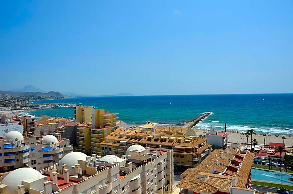 La Familia Gallo Rojo