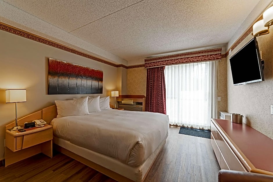 Photo 1 of 3 of 1 Queen Bed and 1 Double Bed Suite