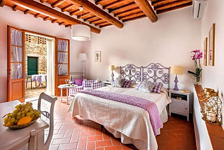 Deluxe Room (2 Adults + 1 Child)