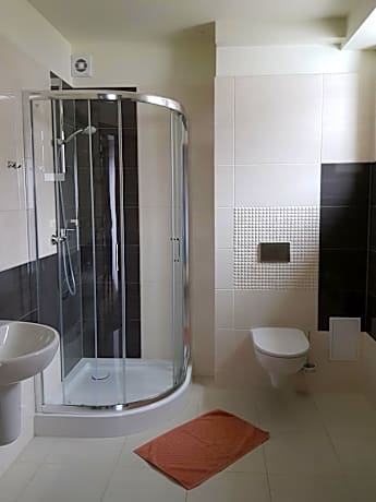 Apartment with Mountain View