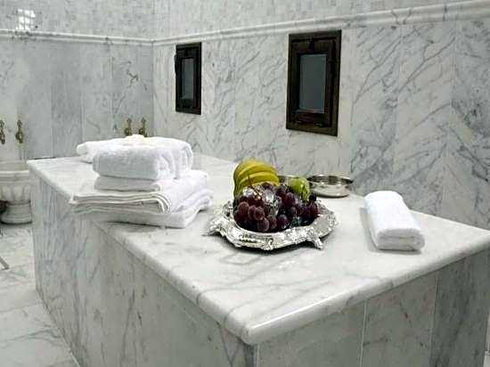 Cesme Kanuni Kervansaray Historical Hotel