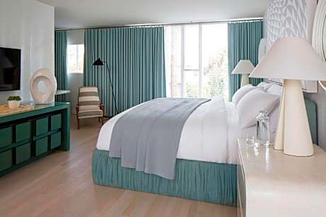 Junior King Suite Accessible