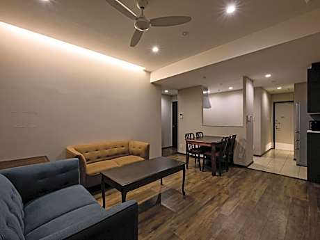 [Upper Floor] Royal Suite Condo