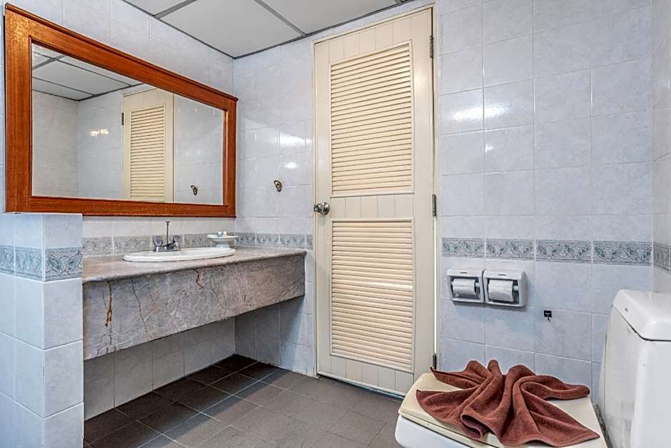 Ayothaya Riverside Hotel