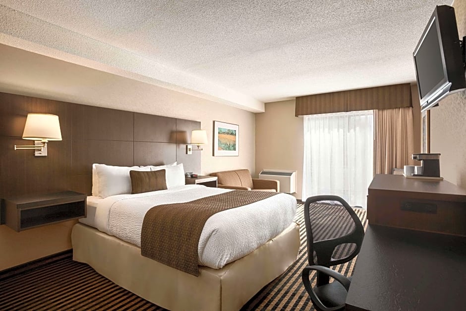 Photo 1 of 1 of 1 Queen Bed, Mobility Accessible