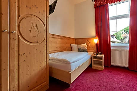 Comfort Single Room with Castle View