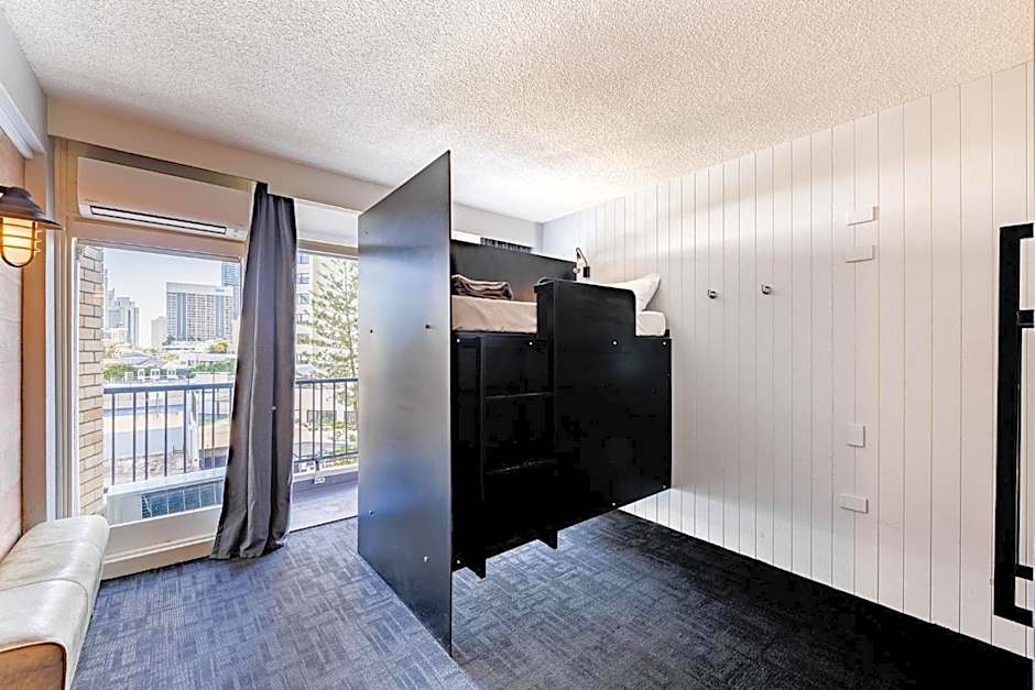 Bunk Surfers Paradise 18-35 Backpacker Hostel