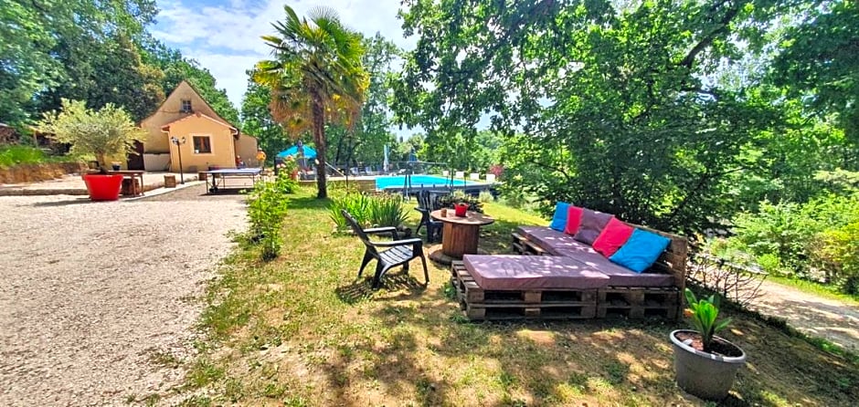 Gîte le nieudegat chambre et table d'hôte piscine climatisation proche de Sarlat au coeur de la nature