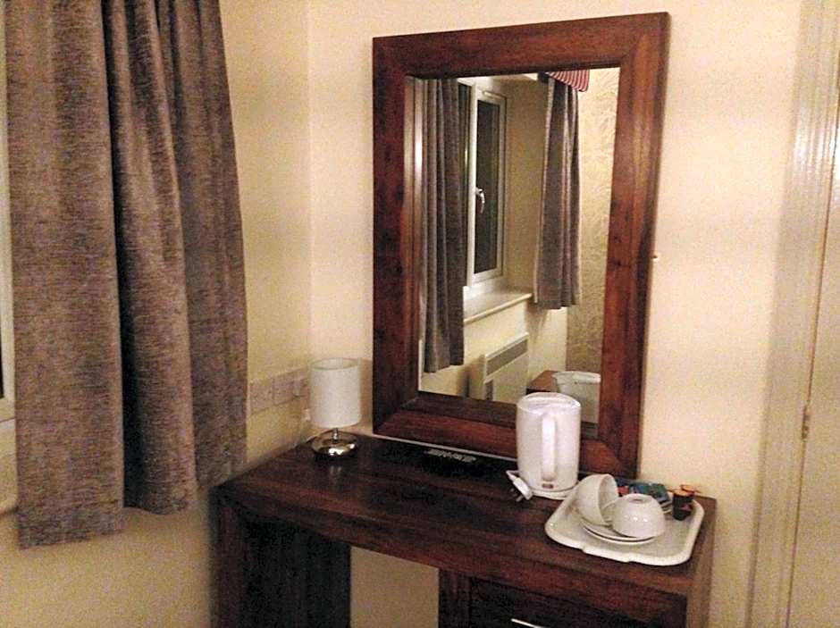 Strawberry Bank Hotel, NEC