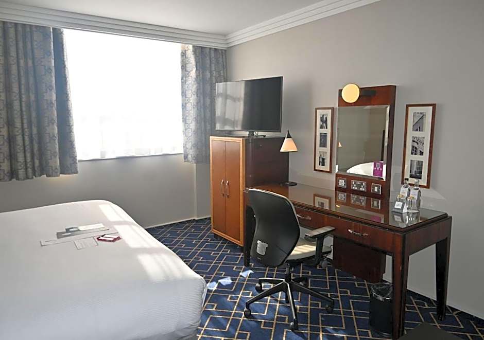 Crowne Plaza Liverpool - John Lennon Airport By IHG