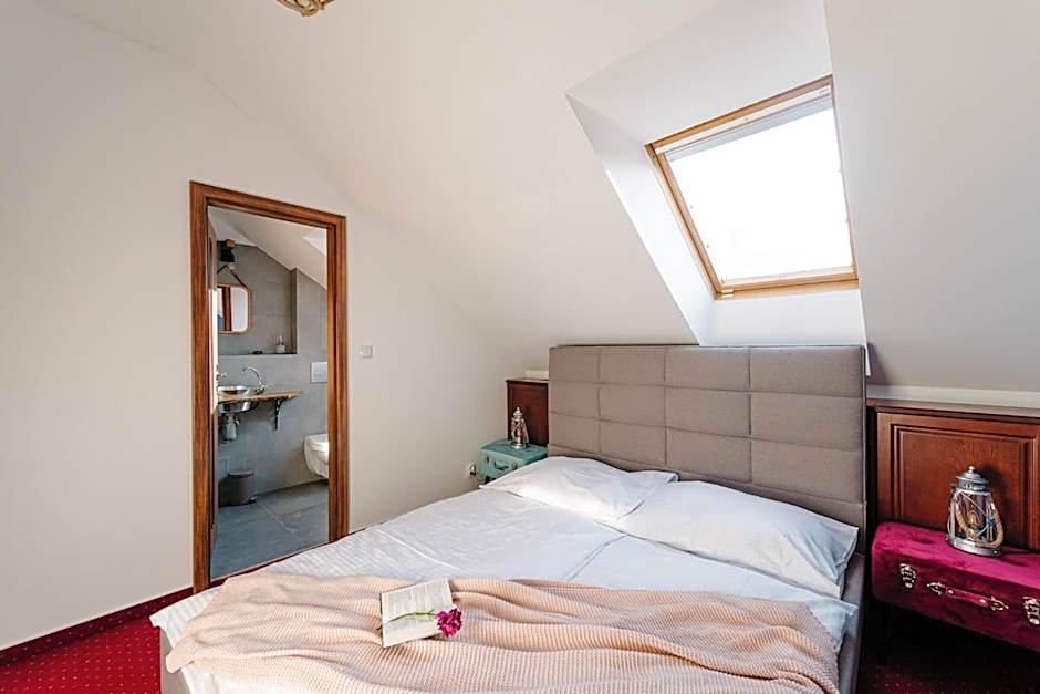 Petra Inn Apartments in historical palace Bratislava