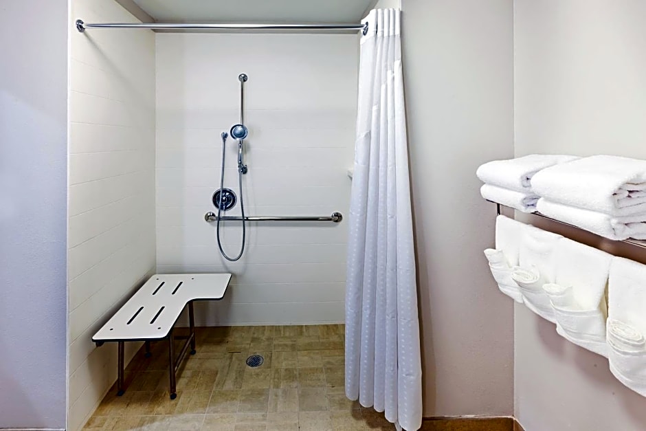 Holiday Inn Express & Suites - Lenexa - Overland Park Area By IHG