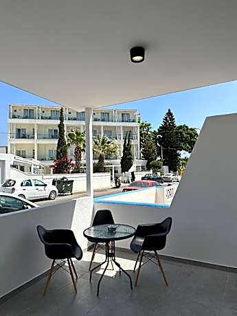 Beautiful studio by the beach 