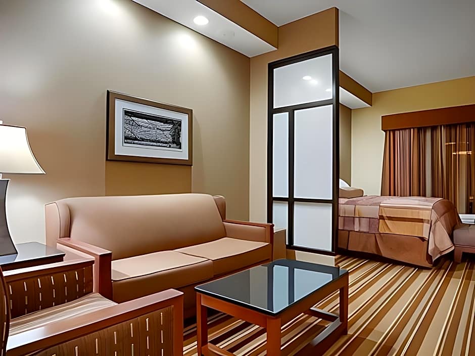 Best Western Plus KC Speedway Inn & Suites