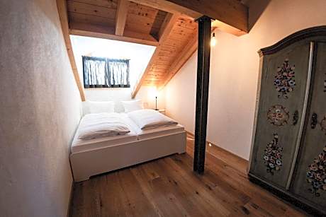 Apartment with Mountain View