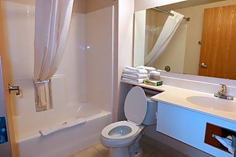 Queen Room with Sofa Bed - Non-Smoking