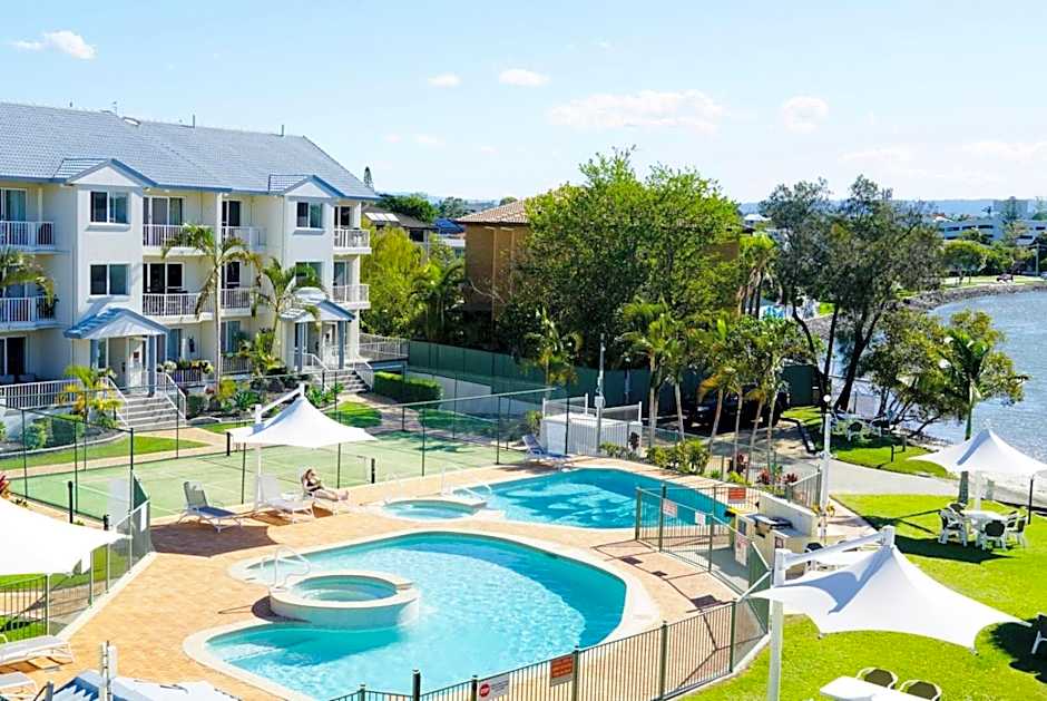 Pelican Cove Waterfront Apartment