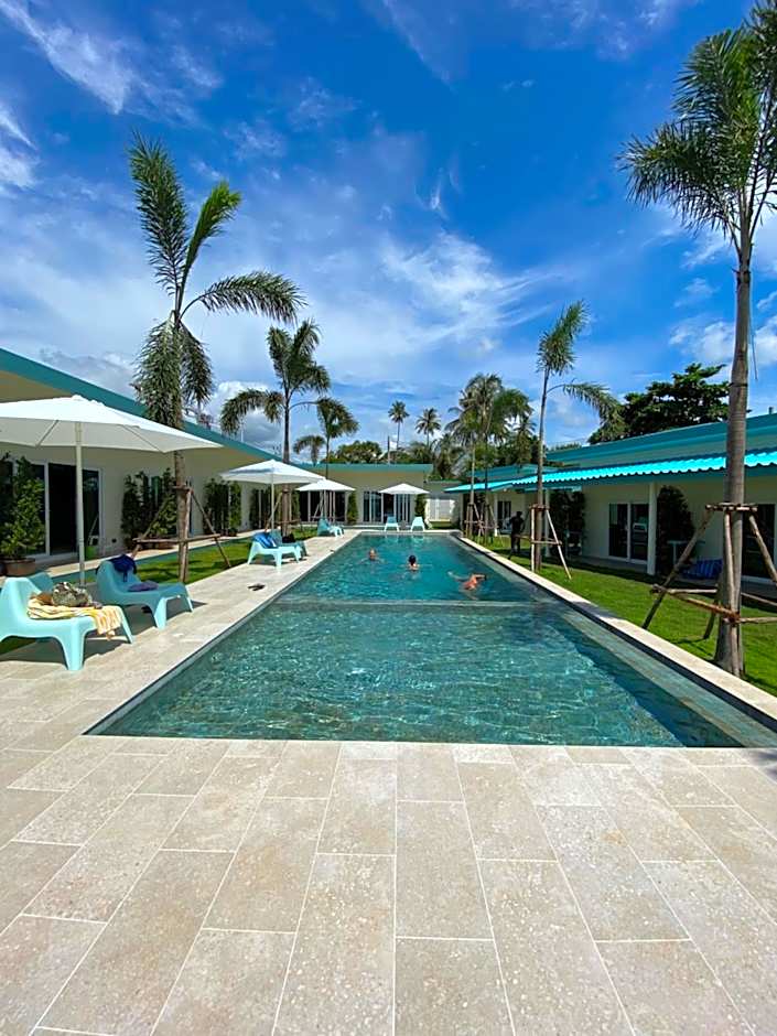 Le Petit Saint Tropez