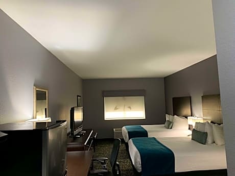 Queen Suite with Two Queen Beds and Kitchenette - Non-Smoking