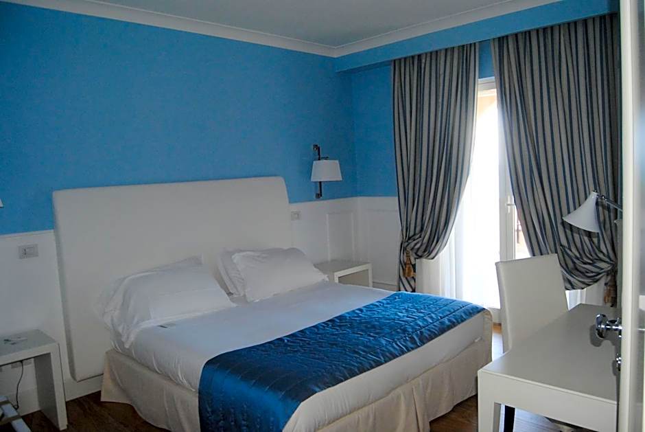 Helios Hotel