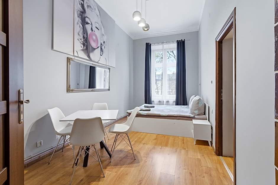 Queen Apartments