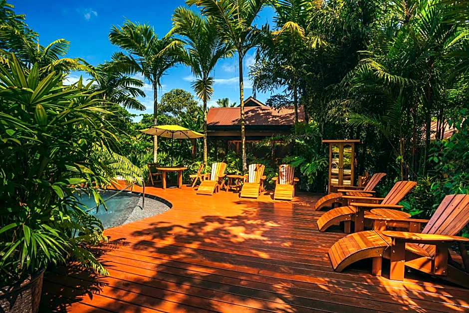 Amor Arenal (Adults Only)