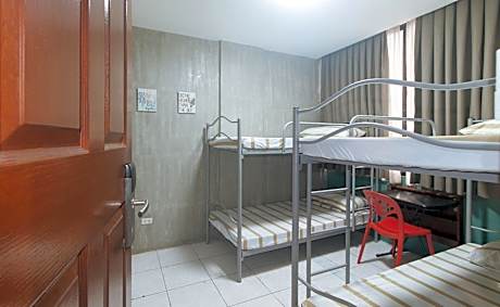Mixed Dormitory Room