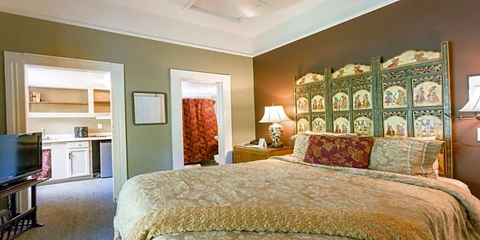 Panama Hotel and Suites