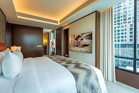 Satin Corner Suite (One-Bedroom)