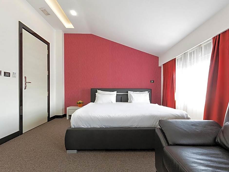 Nova City Garni Hotel Signature Collection