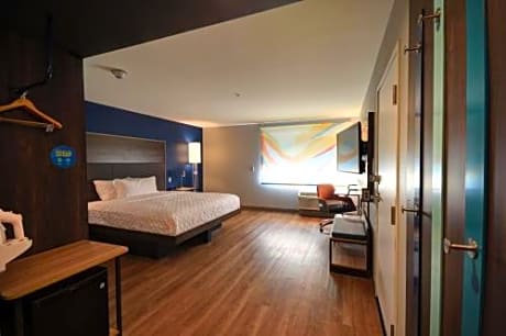 King Room - Hearing Accessible