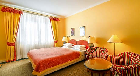 Special Offer - Deluxe Double or Twin Room with 18 Spa Treatments