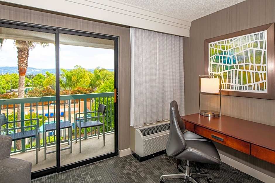 Courtyard by Marriott Oakland Airport