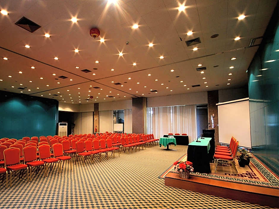 Chinggis Khaan Hotel