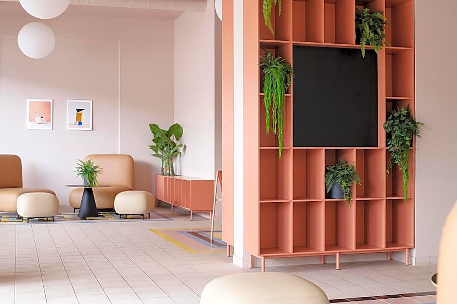 Hugo Apartment Hotel