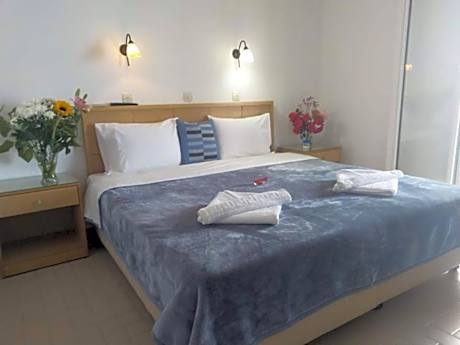 Double or Twin Room with Sea View