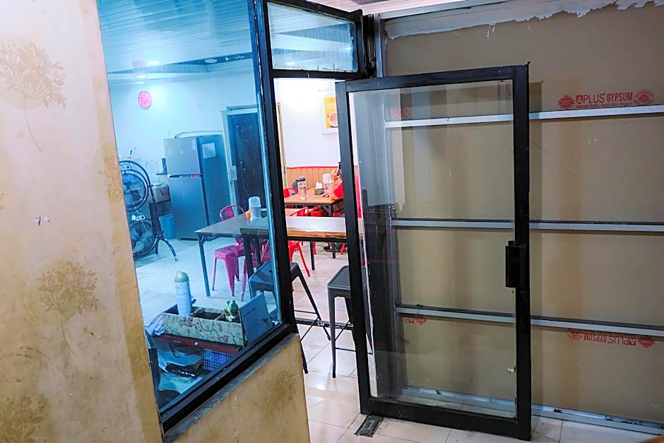 King Stone Hotel by ZUZU