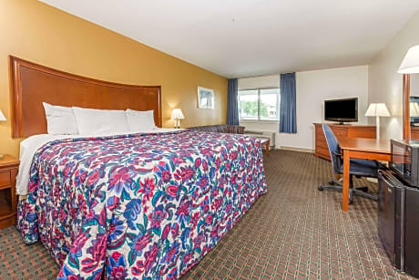 1 King Bed Mobility Accessible Room Non-Smoking