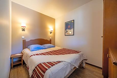 One-Bedroom Apartment with Sleeping Alcove (6 People)