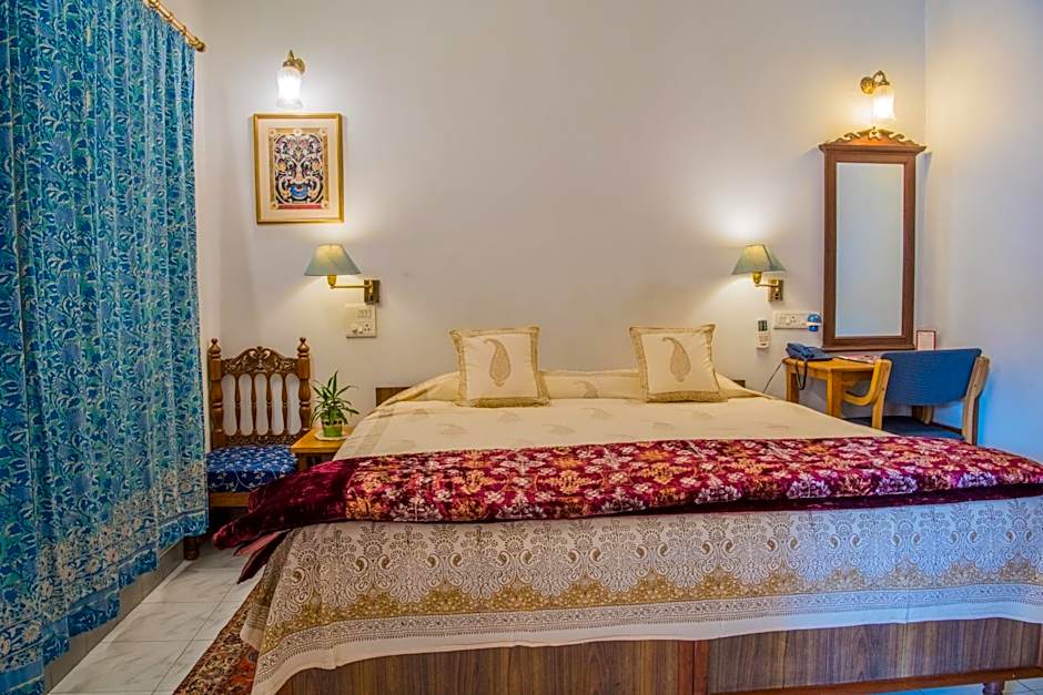 Hotel Arya Niwas